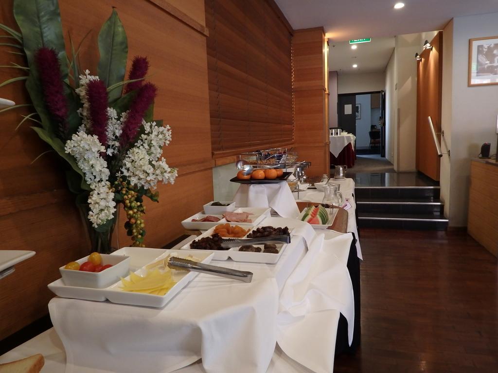 ホテル ザガメズ ハウス メルボルン エクステリア 写真 A buffet at a hotel