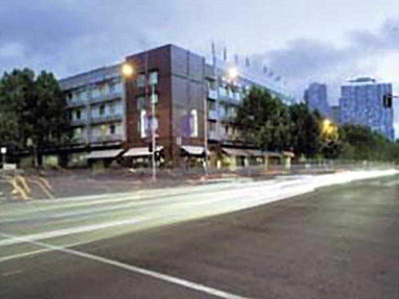 ホテル ザガメズ ハウス メルボルン エクステリア 写真 The former headquarters of the Australian Institute of Sport in the Australian Capital Territory