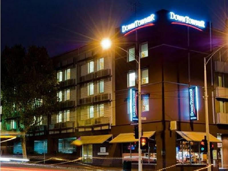 ホテル ザガメズ ハウス メルボルン エクステリア 写真 The hotel at night