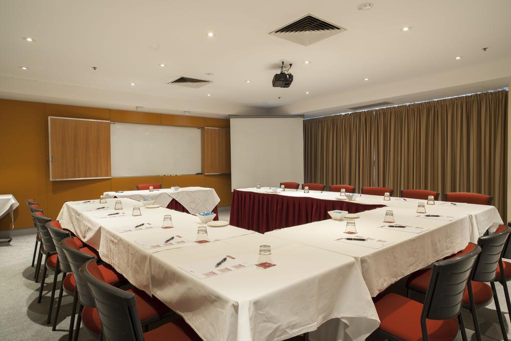 ホテル ザガメズ ハウス メルボルン エクステリア 写真 A meeting room at the University of New South Wales