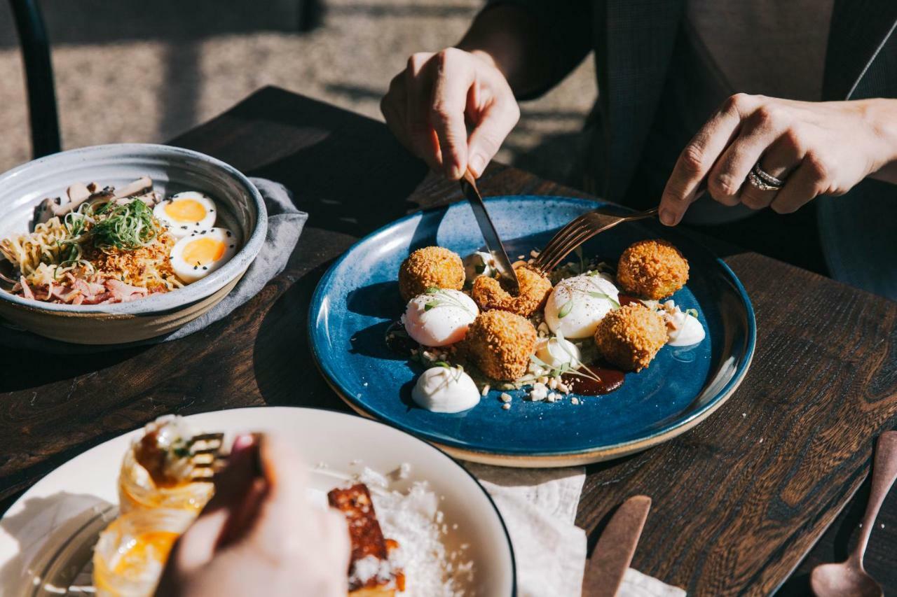 ホテル ザガメズ ハウス メルボルン エクステリア 写真 A plate of scotch eggs