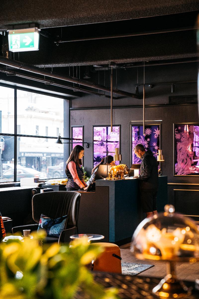 ホテル ザガメズ ハウス メルボルン エクステリア 写真 The interior of a Starbucks Reserve store in Shanghai, China