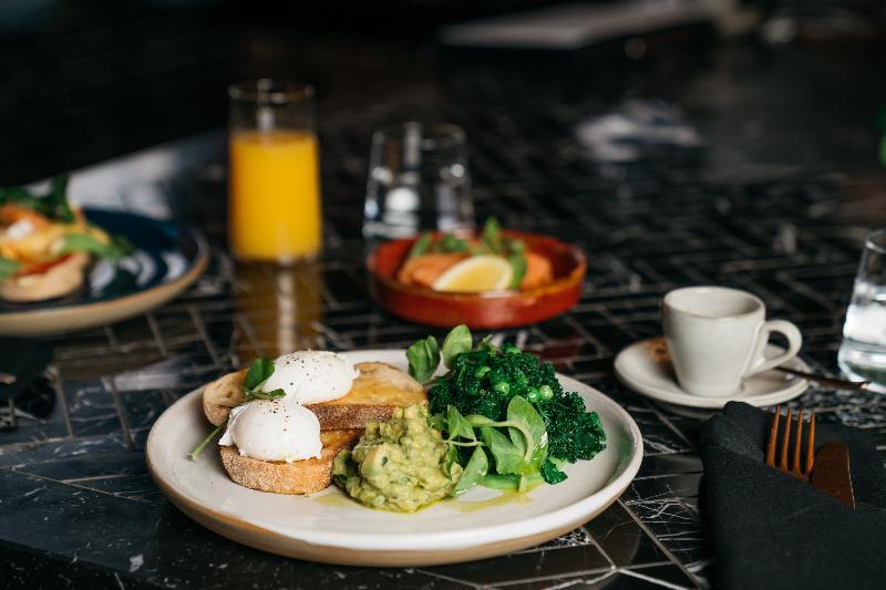ホテル ザガメズ ハウス メルボルン エクステリア 写真 Avocado and poached egg on toast